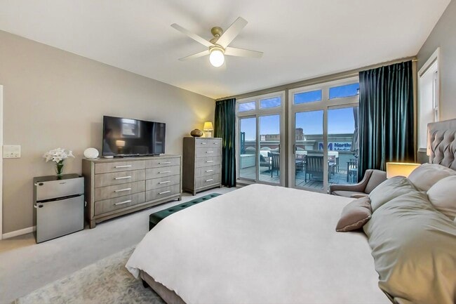 Building Photo - 1328 W Belmont Ave