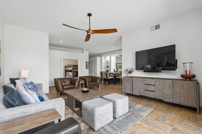 Building Photo - 48 Pebble Beach Dr