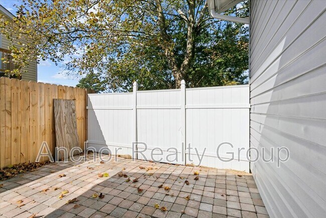 Building Photo - 630 Orangewood Dr