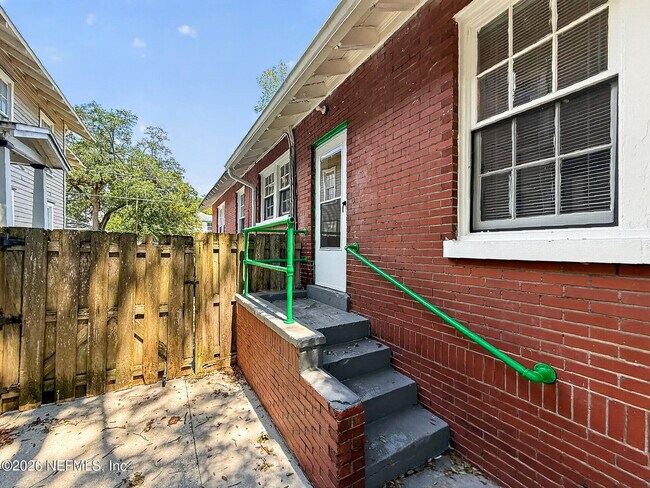 Building Photo - 2736 Lydia St