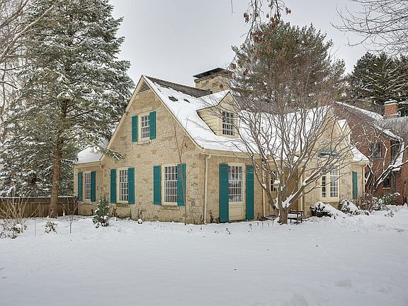 Building Photo - "Charming 3-Bed Home with Granite Elegance...