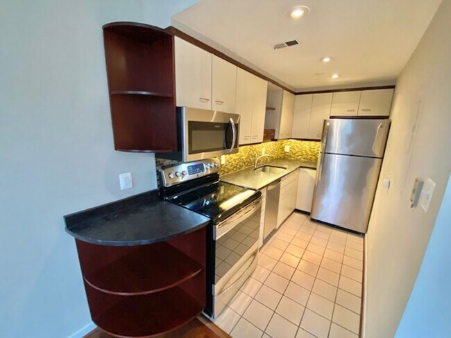 Building Photo - Dupont - West End Fabulous studio with decorative Fireplace & W/D