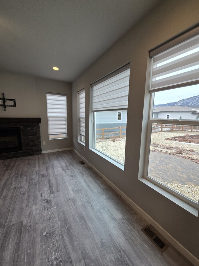 Building Photo - 5446 Mesa Top Dr