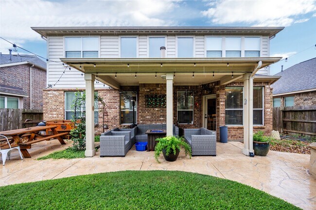 Building Photo - 26318 Cedar Pine Dr