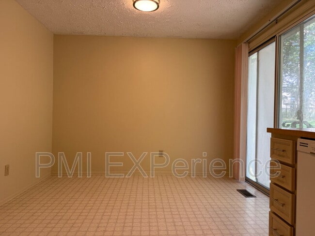 Building Photo - 902 Narrowleaf Dr