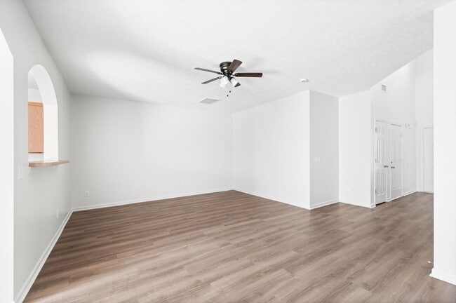 Building Photo - Stunning 3BR/2.5BA Updated Townhome in Pri...