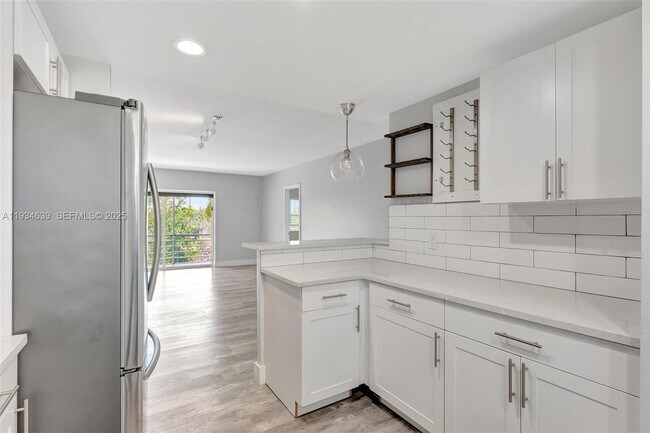 Building Photo - 1400 NE 57th Ct