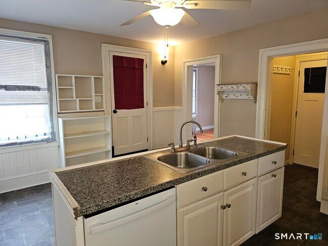 Building Photo - 19 Howard Ave