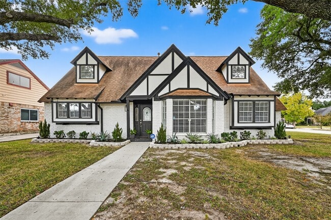 Building Photo - 15202 La Mancha Dr