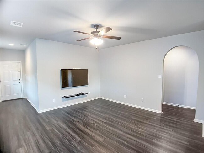 Building Photo - 308 S Brook Dr