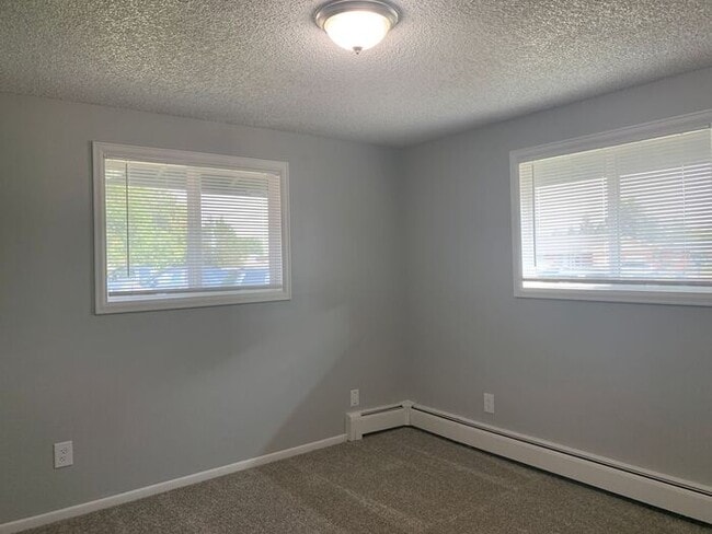Building Photo - Updated 2 bedroom ranch in north Loveland!...