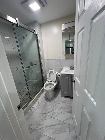 Bathroom - 17 Hudson St