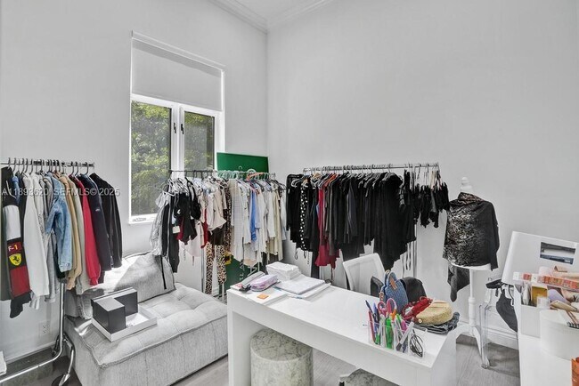 Building Photo - 1516 Island Blvd