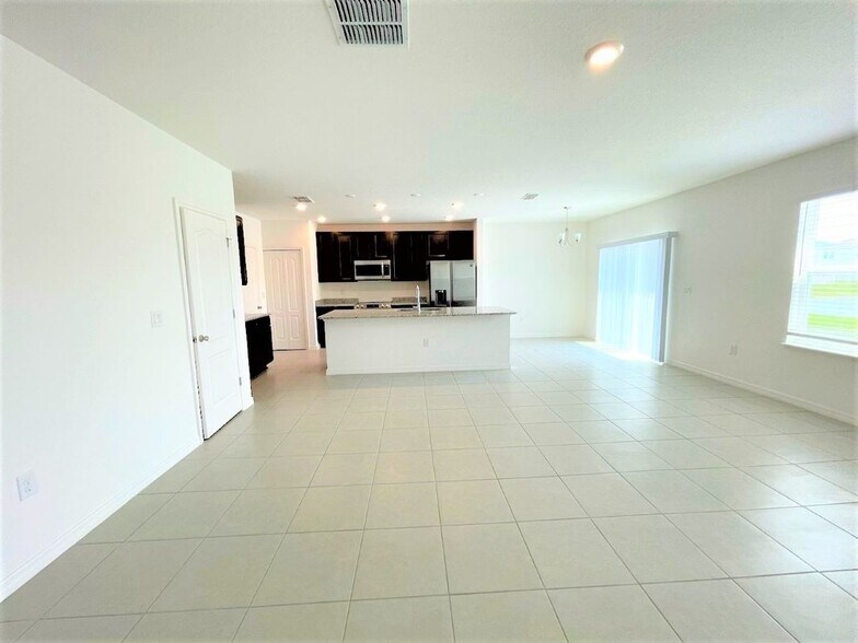 Building Photo - 4519 Birdsong Dr