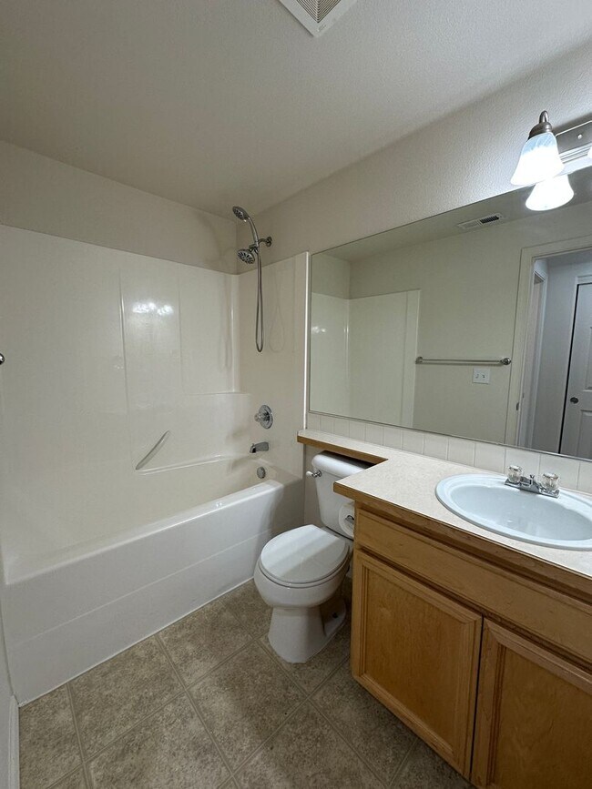 Building Photo - 3 bedroom 2.5 bath off Rd 100