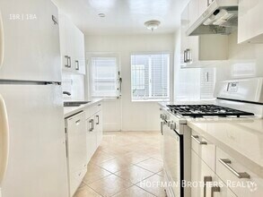 Building Photo - 402 N Palm Dr