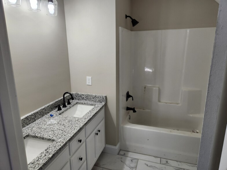 Building Photo - 240 Grand Oak Ln