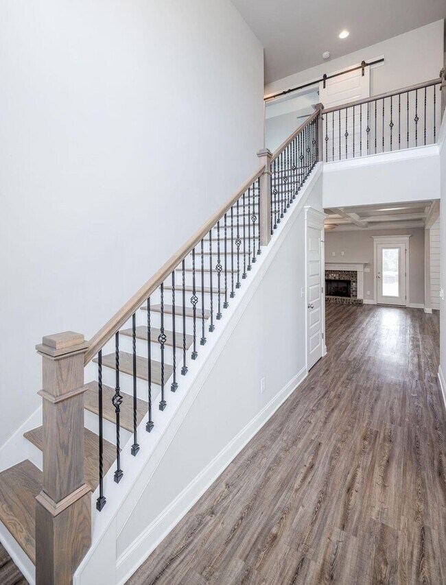 Building Photo - Like New Home in Evans