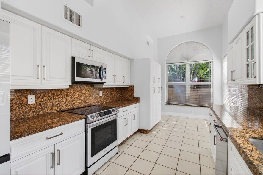 Building Photo - 7848 Travlers Tree Dr