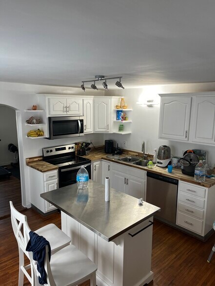 Building Photo - 23 Intervilla Ave