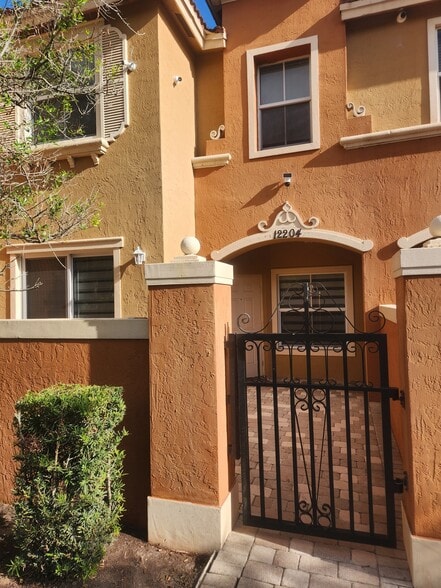 Building Photo - 12204 SW 25th Ct
