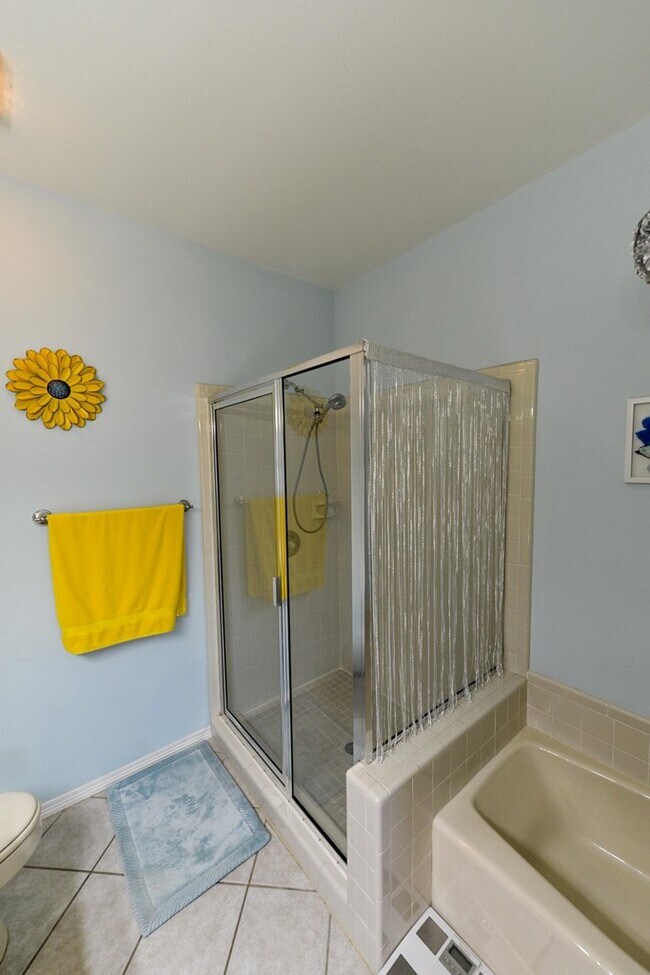 Building Photo - 10 Golf House Rd