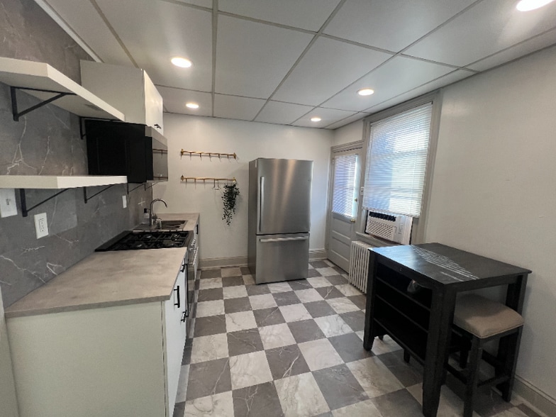 Building Photo - 513 E Montgomery Ave