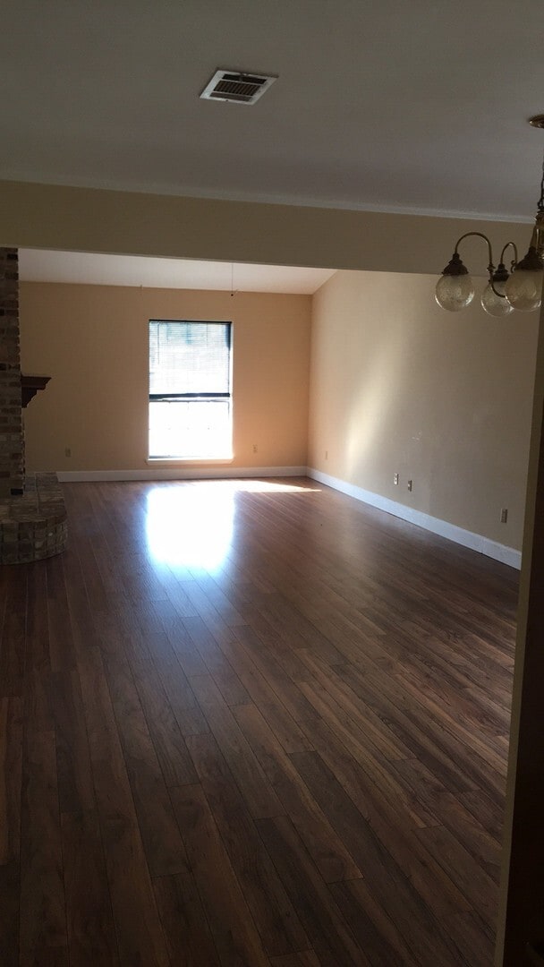 Building Photo - 918 Villa Ln