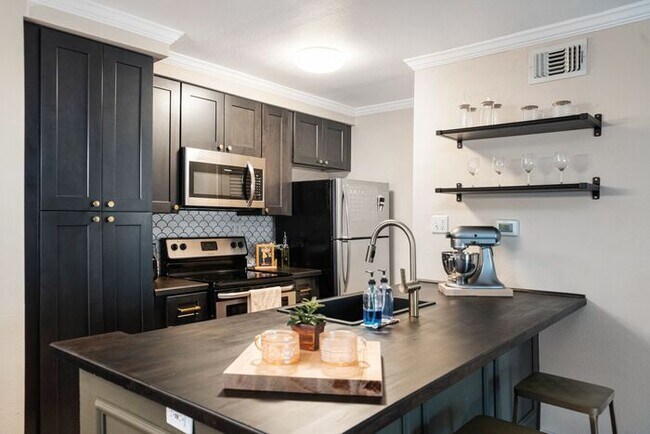 Building Photo - 5306 Santa Rosa Ct