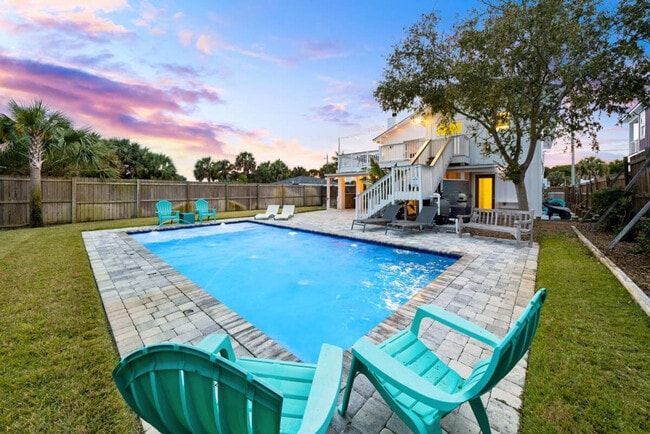 Building Photo - 501 Dolphin St