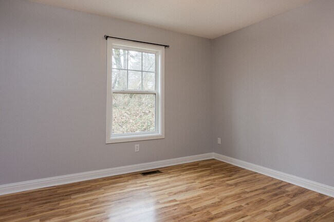 Building Photo - Central AVL - Beautiful 3/2 Cape Cod