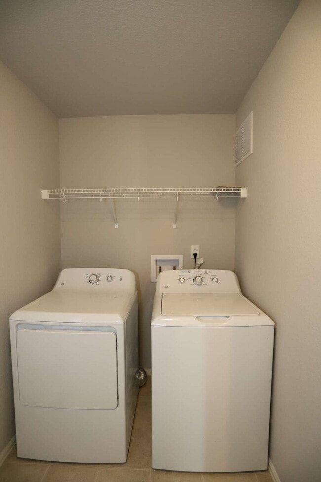 Building Photo - Welcome Home to Comfort & Convenience!