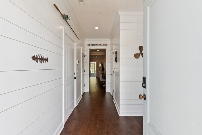 Building Photo - 807 Mariners Cir