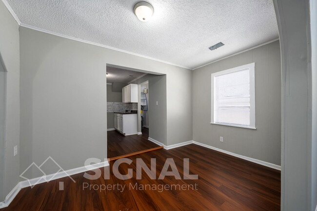 Building Photo - 2408 Fairfax Ave