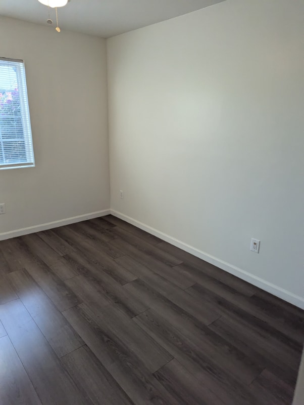 Building Photo - 15043 Larkspur St