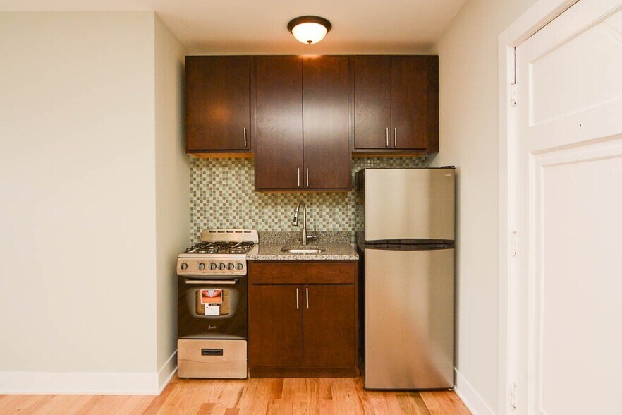 Building Photo - 4551 N Damen Ave