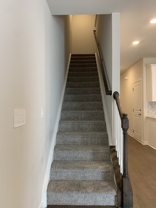 Building Photo - 1624 Vlg Grv Ln