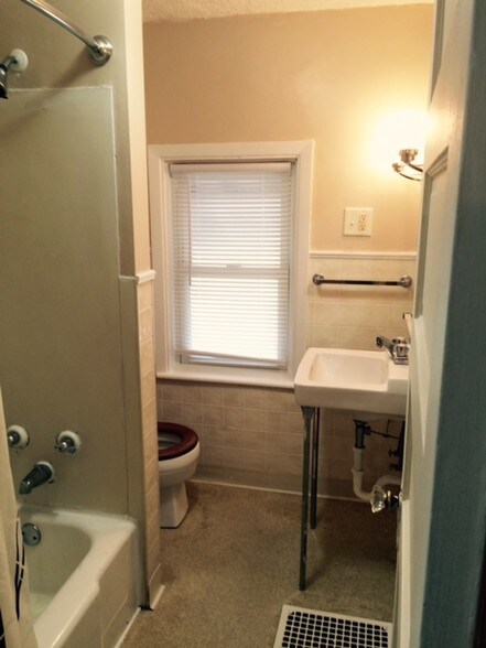 Bathroom - 144 Alexander Ave