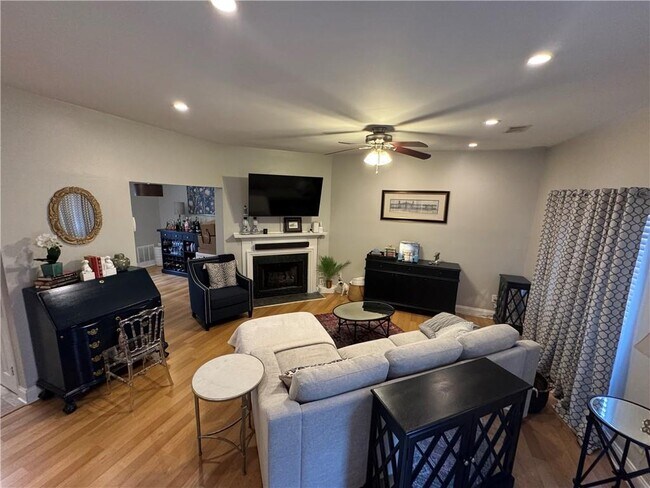 Building Photo - 1401 Wedgewood Ct