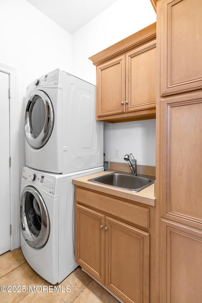 Building Photo - 619 Beacon Blvd