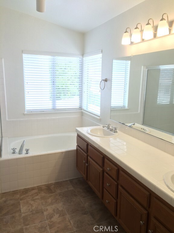 Building Photo - 2196 Rancho Hills Dr