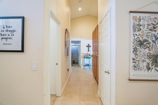 Building Photo - 79120 Canterra Dr