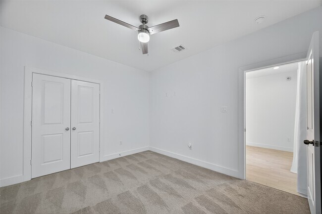 Building Photo - 1806 Schweikhardt St