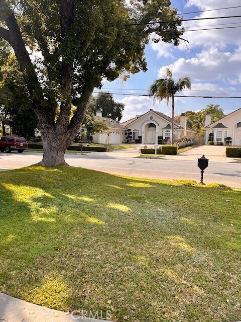 Building Photo - 1054 Mayflower Ave