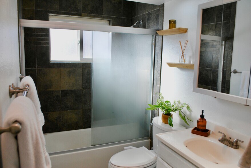 Building Photo - 2751 S Reed St