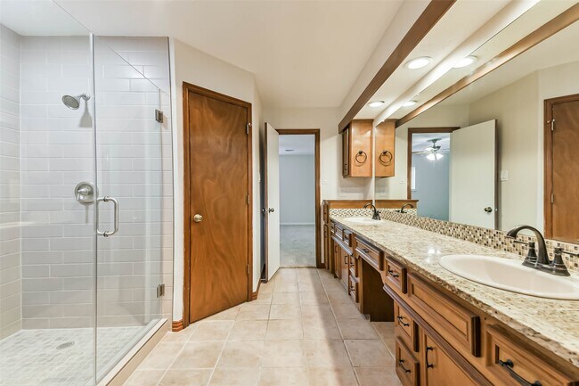 Building Photo - 12910 Ivyforest Dr