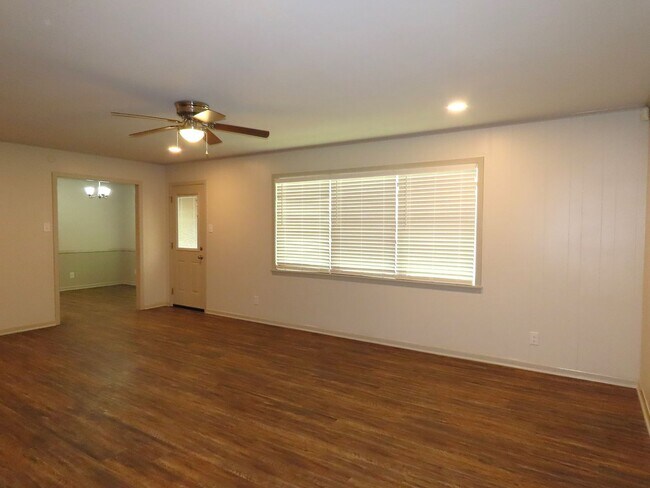 Building Photo - Updated 5 bedroom, 3 bathroom home in Tyle...