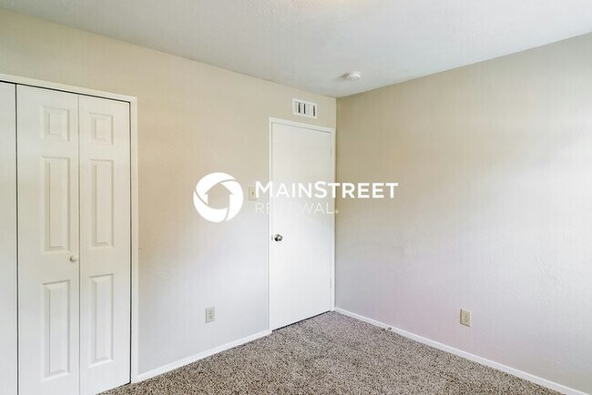 Building Photo - 4 Bedroom Pet-Friendly Home in Dallas, TX with Main Street Renewal