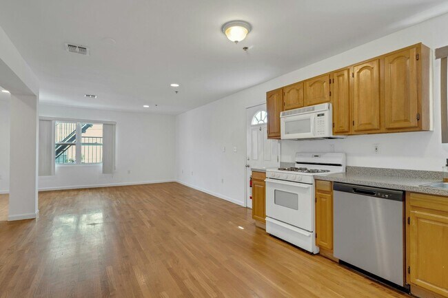 Building Photo - 6410 Madison St