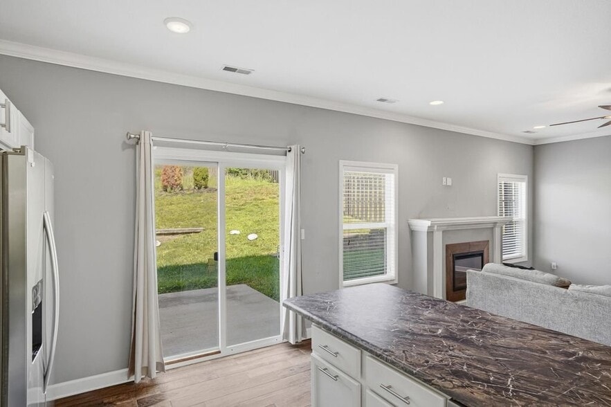 Building Photo - 5209-5211-5211 Silver Mill Dr